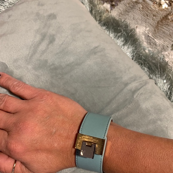 Authentic Balenciaga Cuff Medium Bracelet - Picture 4 of 11